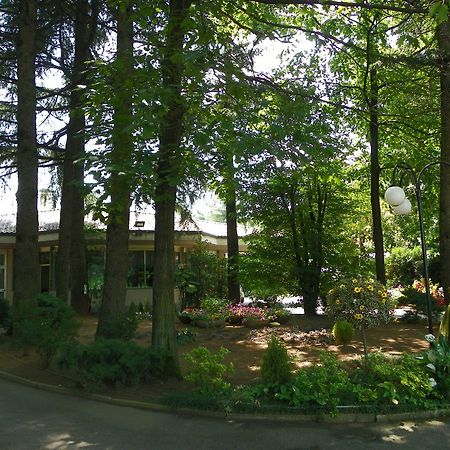 Hotel Pagoda Леняно Екстериор снимка